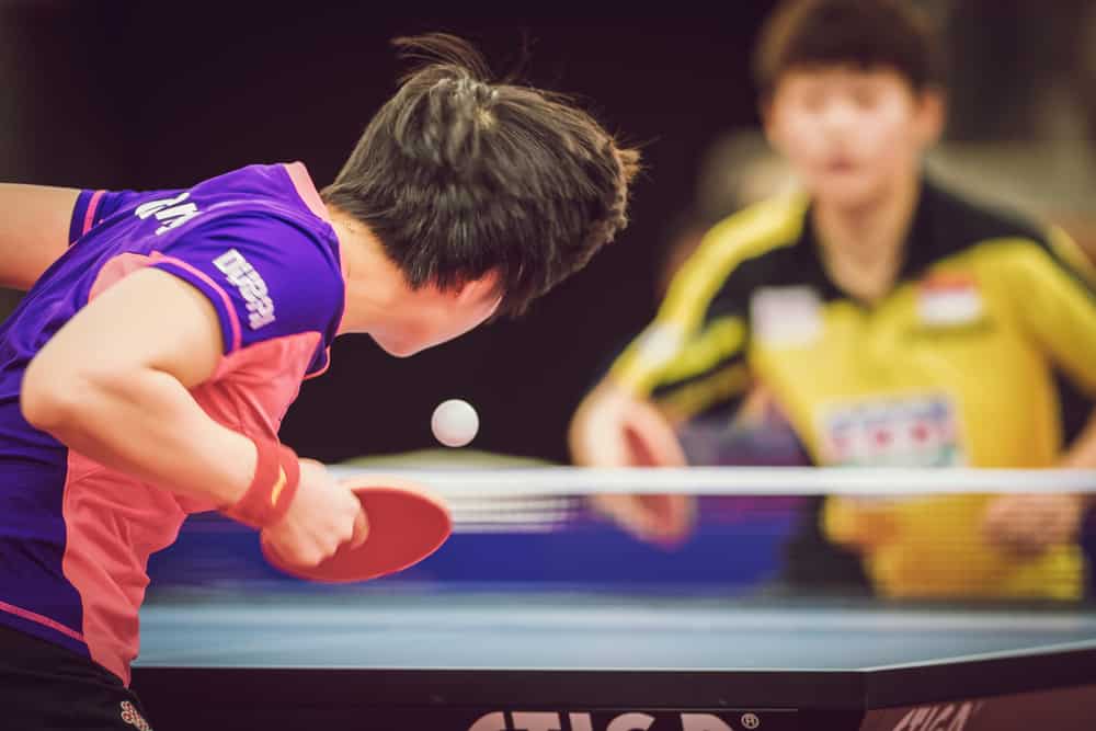 How do you counter heavy topspin in table tennis?